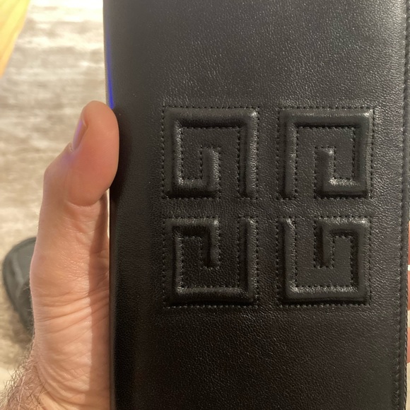 Women's Givenchy Logo Emblem Lambskin Leather Zip Around Wallet/Clutch Black - Picture 5 of 10